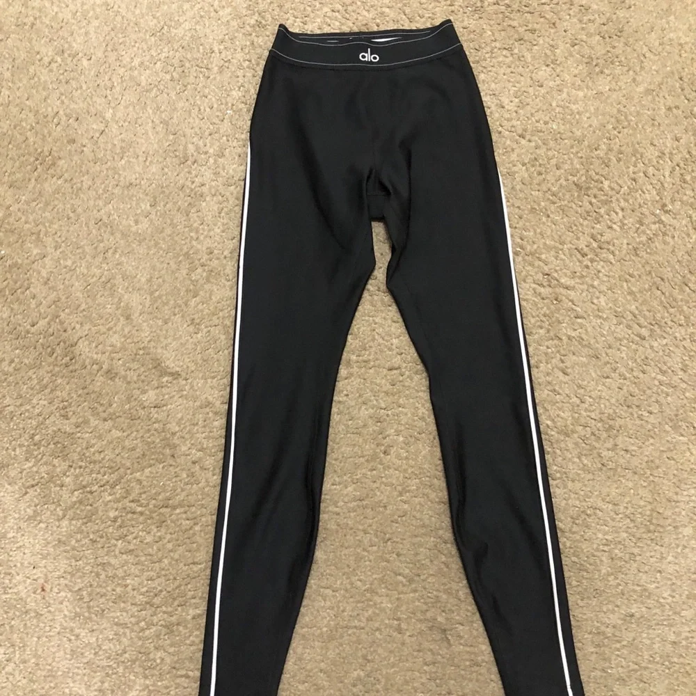 ALO Yoga Black Leggings Size Small Great Conditions